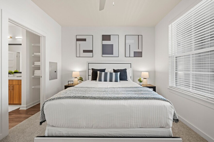 Building Photo - 2048 Bolton Dr NW