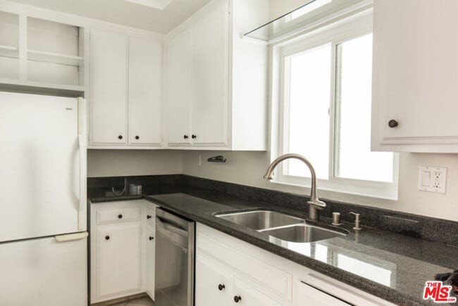 Building Photo - 2418 Graham Ave