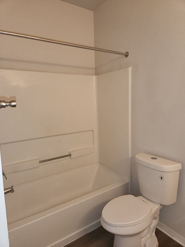 Building Photo - 5001