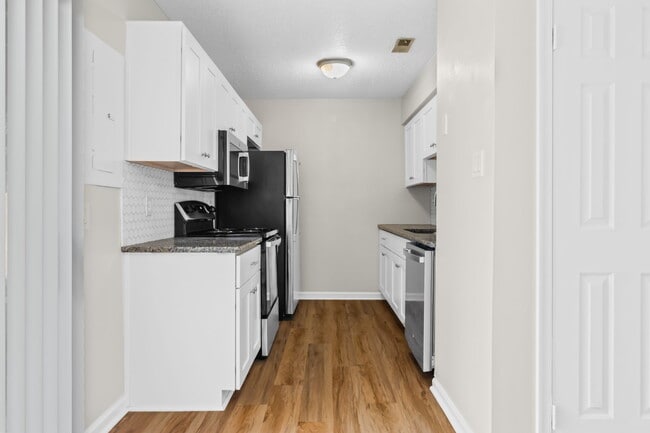 Building Photo - 908 Spinnaker Ct