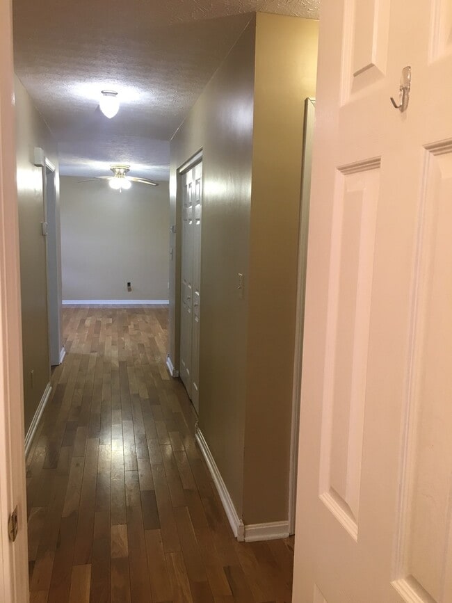 Building Photo - **New Paint**   **New Carpet**  Ready for YOU!!