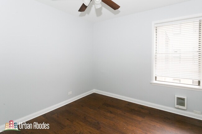 Building Photo - 3635 W Dickens Ave