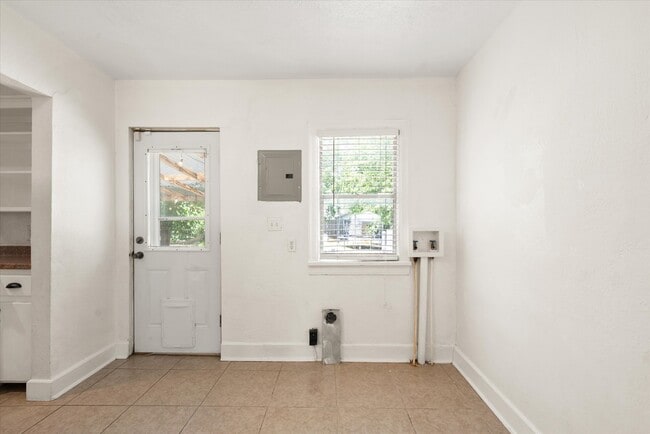 Building Photo - 2117 NW 29th St