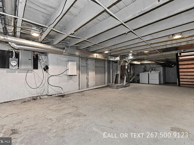 Building Photo - 907 N 5th St