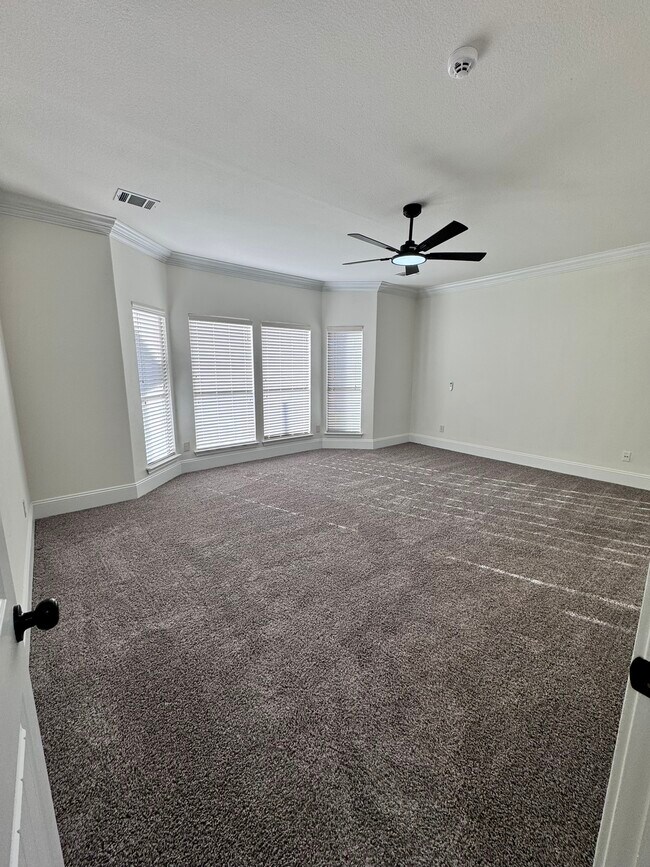 Building Photo - 15833 Bent Rose Way