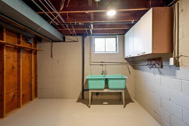 Building Photo - AVAILABLE NOW – Move In Today! NEWLY RENOV...