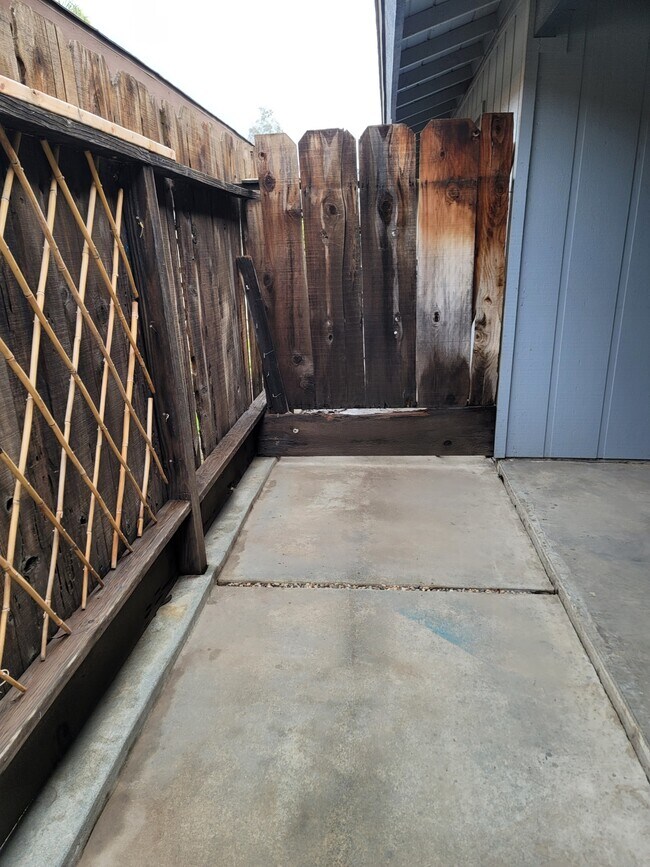 Building Photo - 930 N Indiana St