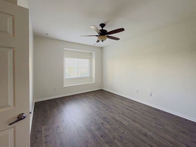 Building Photo - Beautiful Ranch 2 bed/2 bath Condominium