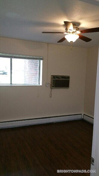 Building Photo - 142 Kenrick St
