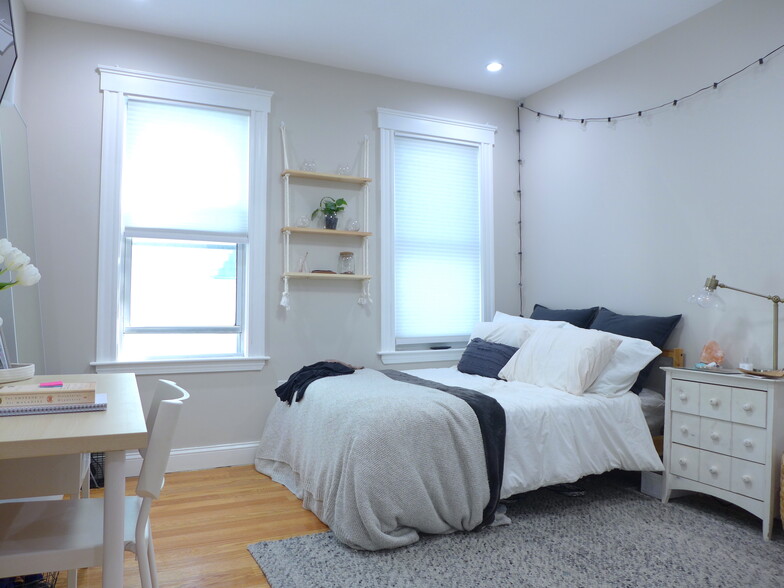 Building Photo - 1615 Tremont St