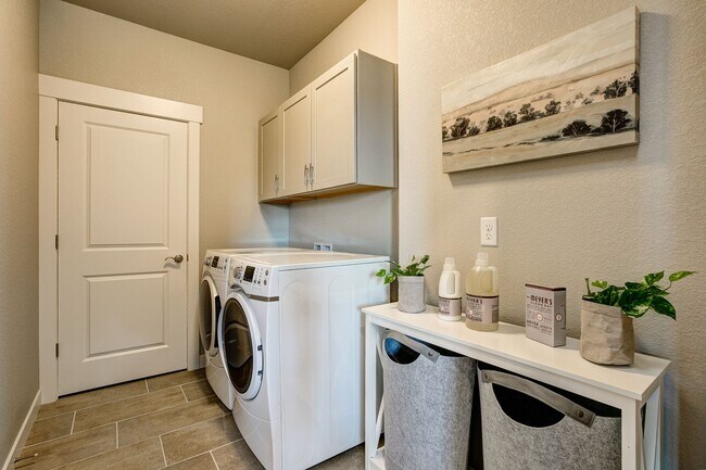 Building Photo - Mangold832 (KC-LN)