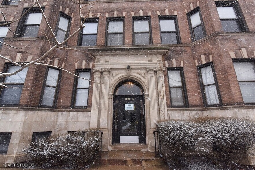 Building Photo - 3610 N Racine Ave