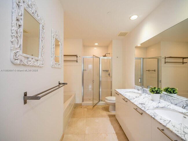 Building Photo - 950 Brickell Bay Dr