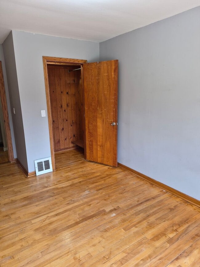 Building Photo - 4636 Wakefield Ave NE