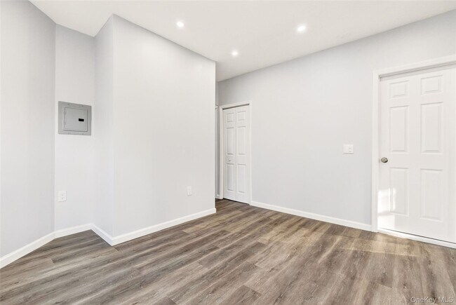 Building Photo - 21 Elysian Ave