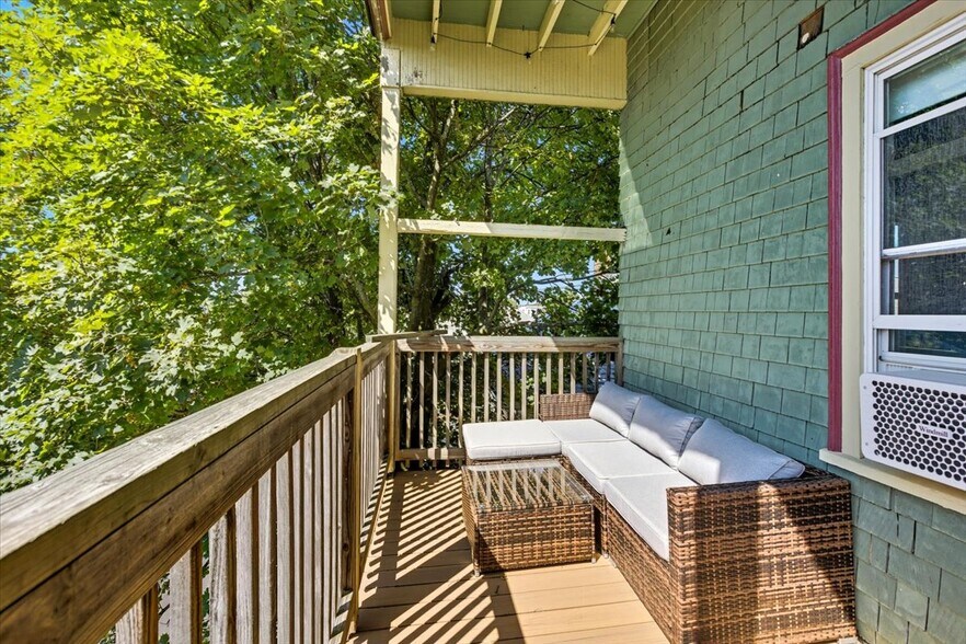 Building Photo - 663 Adams St