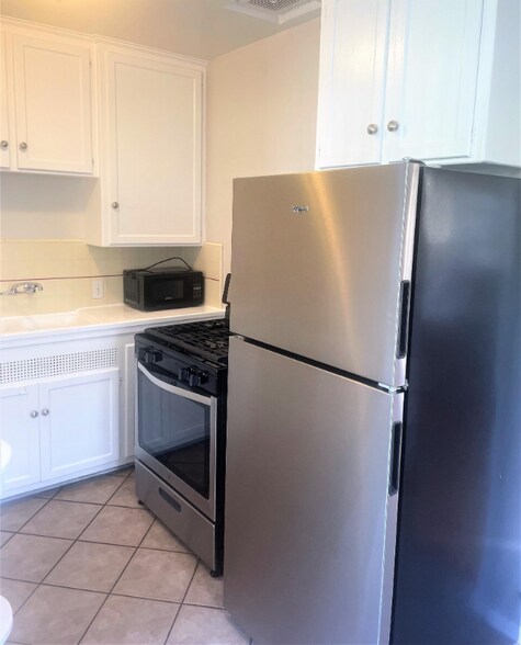 Building Photo - 225 S Gale Dr