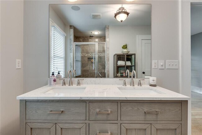 Building Photo - 953 Gilbert St SE