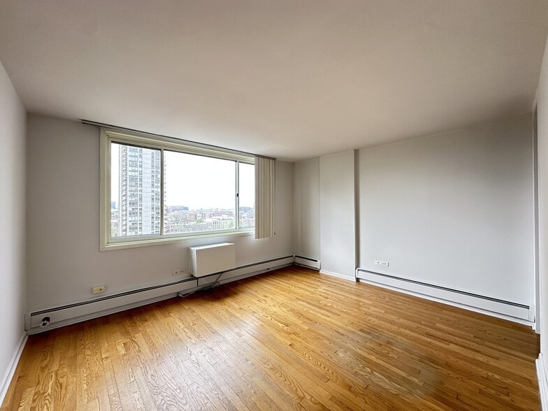 Building Photo - 1442 N Dearborn St