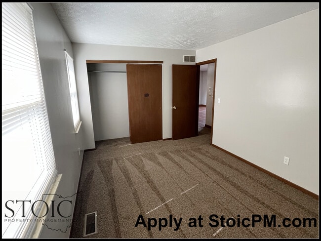 Building Photo - 3169 Earlington Ln