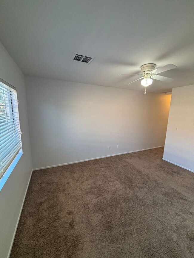 Building Photo - *GREAT TOWNHOME IN GATED "SILVERADO RANCH COMMUNITY!!"