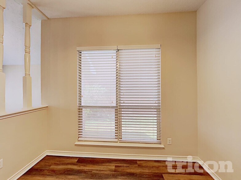 Building Photo - 1558 Aberdeen Dr