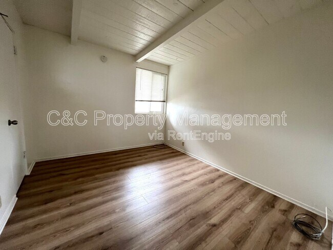 Building Photo - 1136 Phoenix Ave