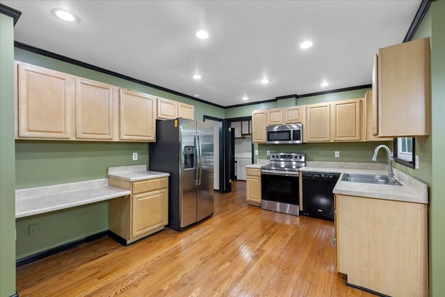 Building Photo - Beautiful 3 Bedroom Home in North Chesterf...