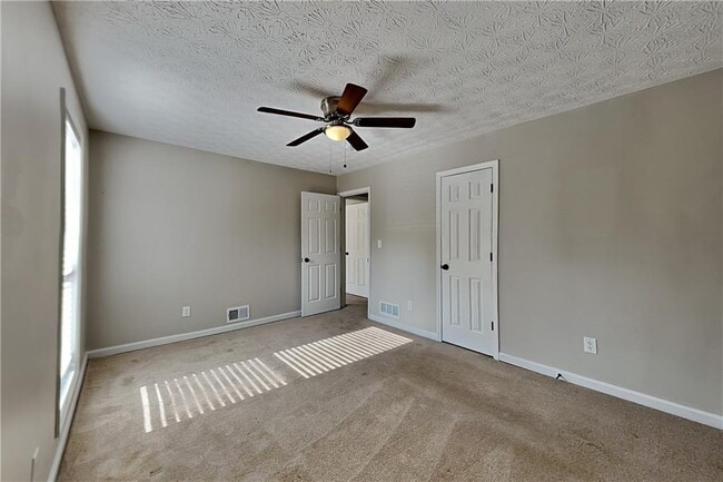 Building Photo - 1318 Shiloh Trail E Northwest