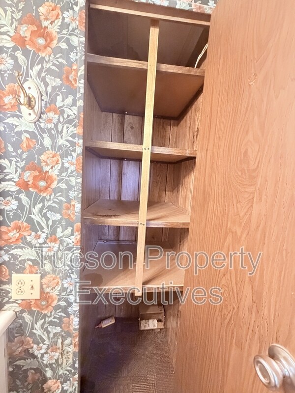 Building Photo - 4580 E Rex St