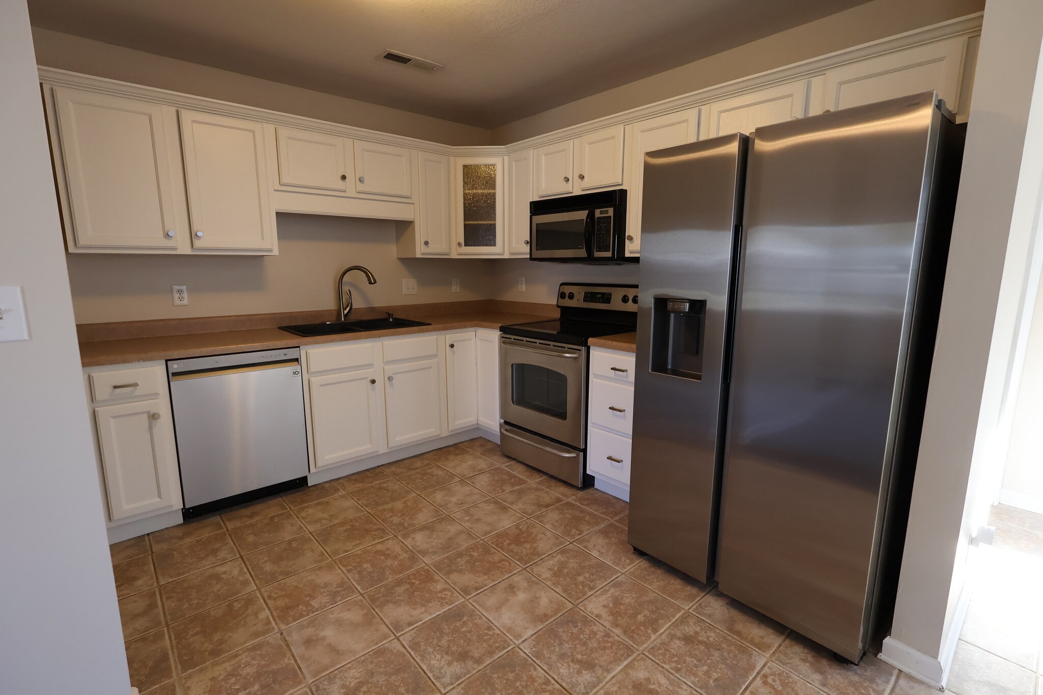 Kitchen - 999 Culverson Ct