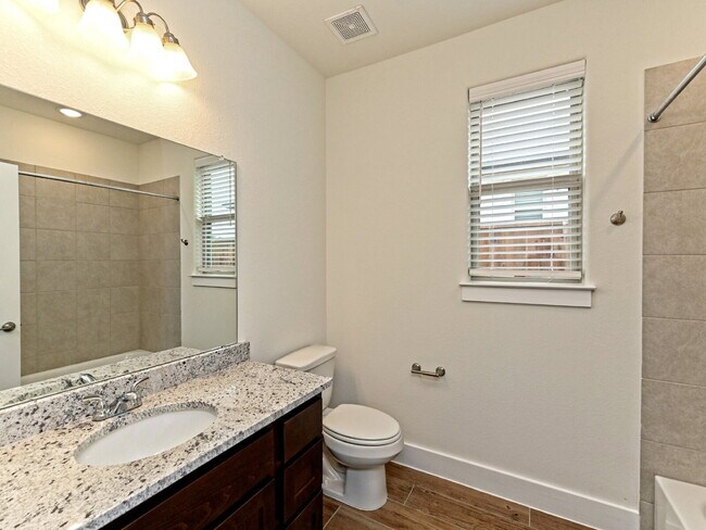 Building Photo - 432 Parkline Dr