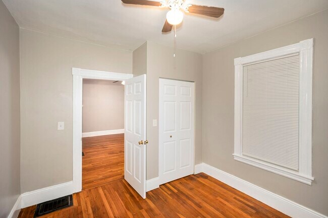 Building Photo - 117 Medford St