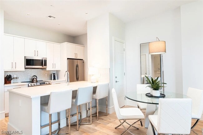 Building Photo - 101 8th St S