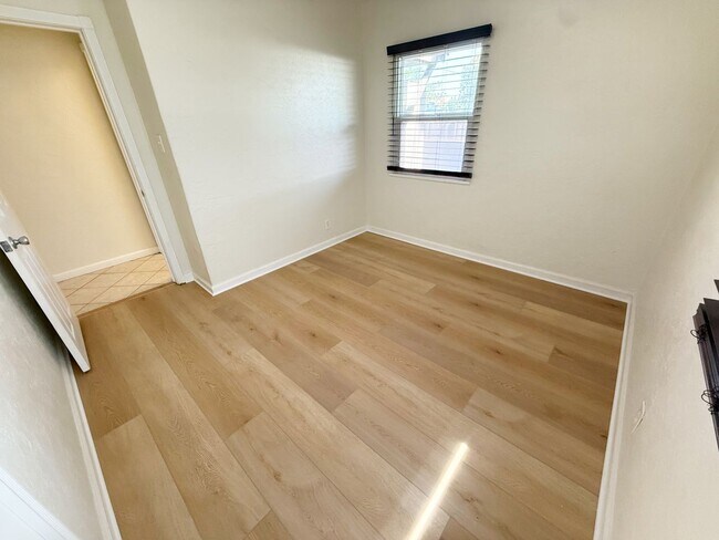 Building Photo - Updated 3 Bed/2 Bath Home For Rent!