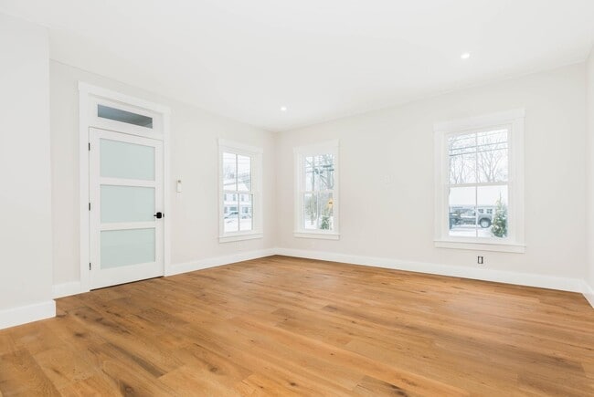 Building Photo - 539 Portsmouth Ave