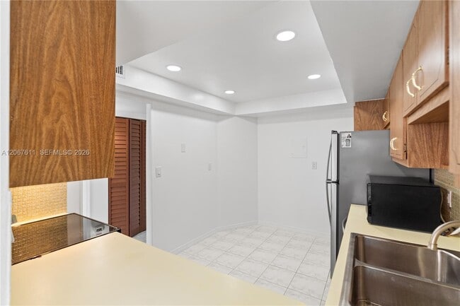 Building Photo - 1351 NE Miami Gardens Dr