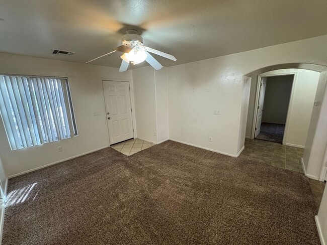 Building Photo - 3 Bedroom - 2 Bath - 2 Car Garage - Green Valley, AZ