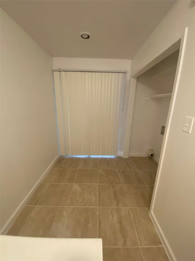 Building Photo - 6200 W Tidwell Rd