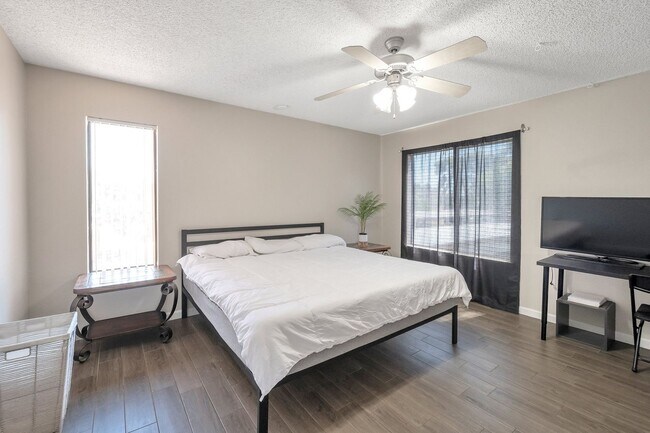 Building Photo - Two bedroom, two bathroom Scottsdale Condo!
