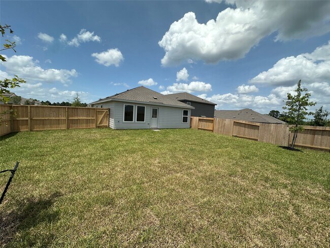 Building Photo - 15131 Willowater Dr