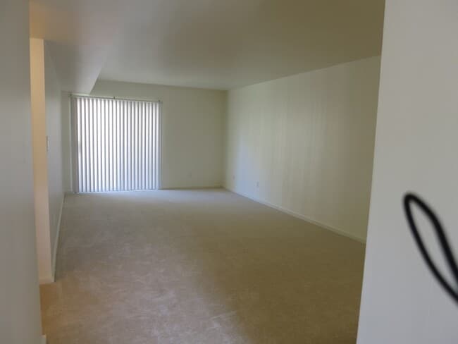 Building Photo - 1002 Linden Ave