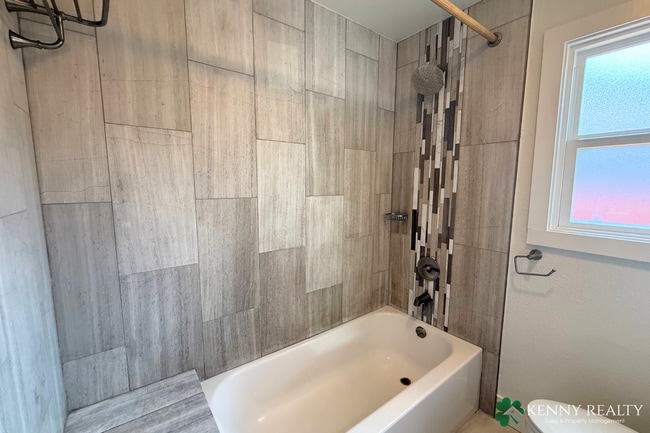 Building Photo - 3 Bedroom, 2 Bathroom (Main House + ADU) -...