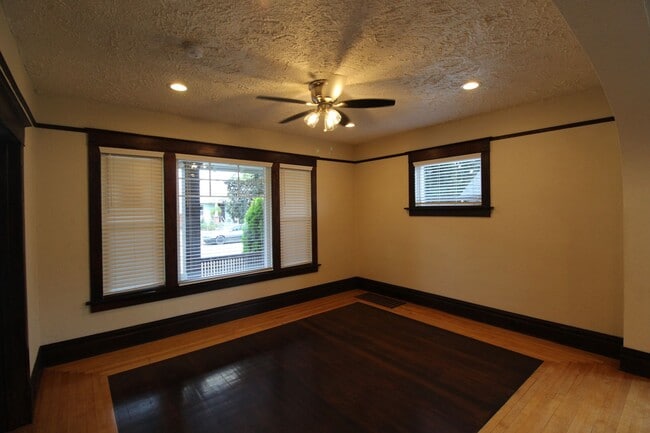 Building Photo - 1306 E Montgomery Ave