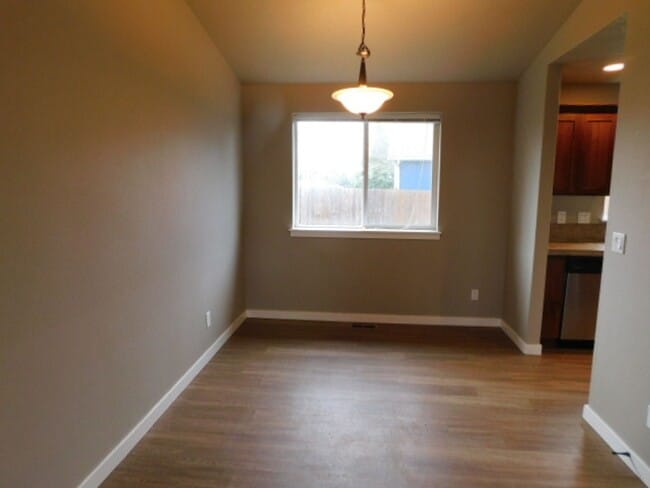 Building Photo - 4Bd/2.5Ba Two Story House - Available to View!