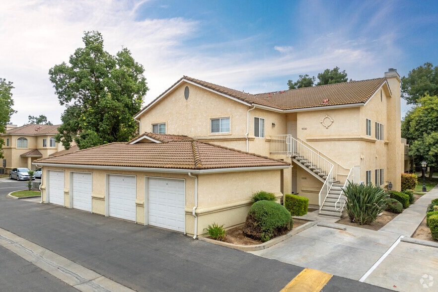 Building - Vista Del Sol Apartments