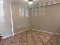 Building Photo - 9430 Ivy Brook Run