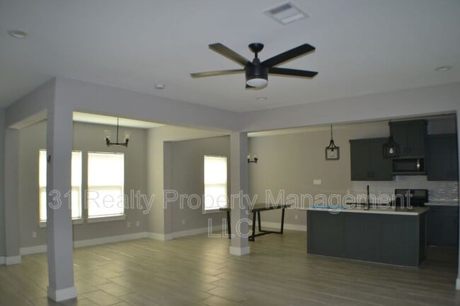 Building Photo - 9837 Fabiola Dr