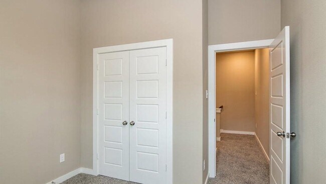 Building Photo - 605 Harvest Moon Dr