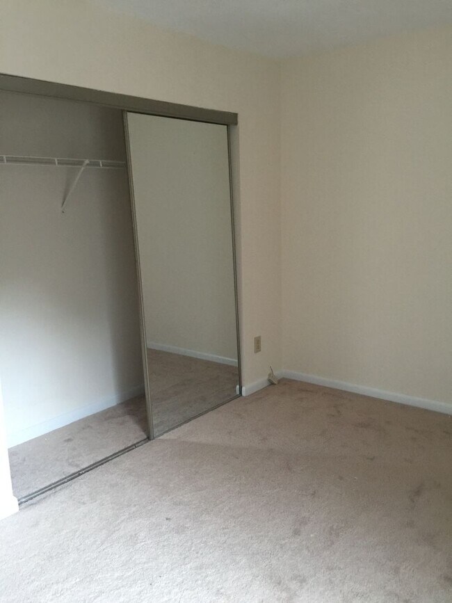 Building Photo - Modern 3BR Condo in Finley Forest – Prime Chapel Hill Location near UNC & RTP